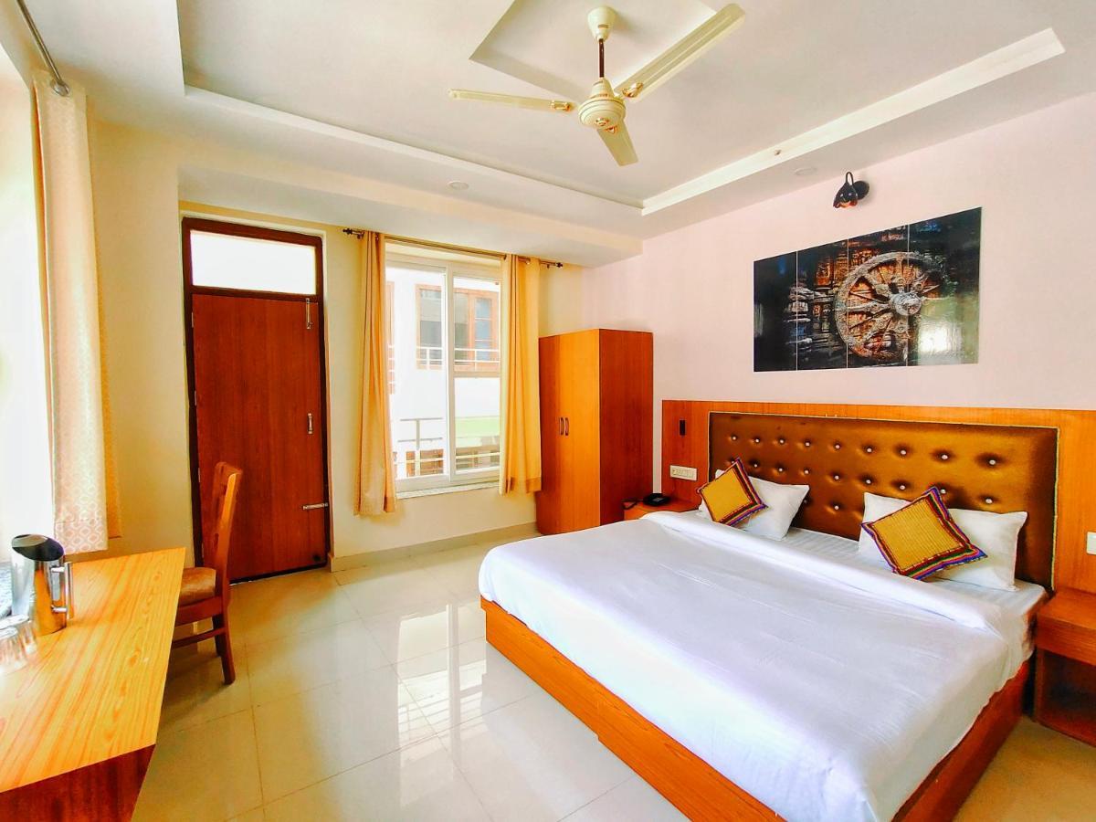 Karwaan Hostel Rishīkesh Exteriör bild