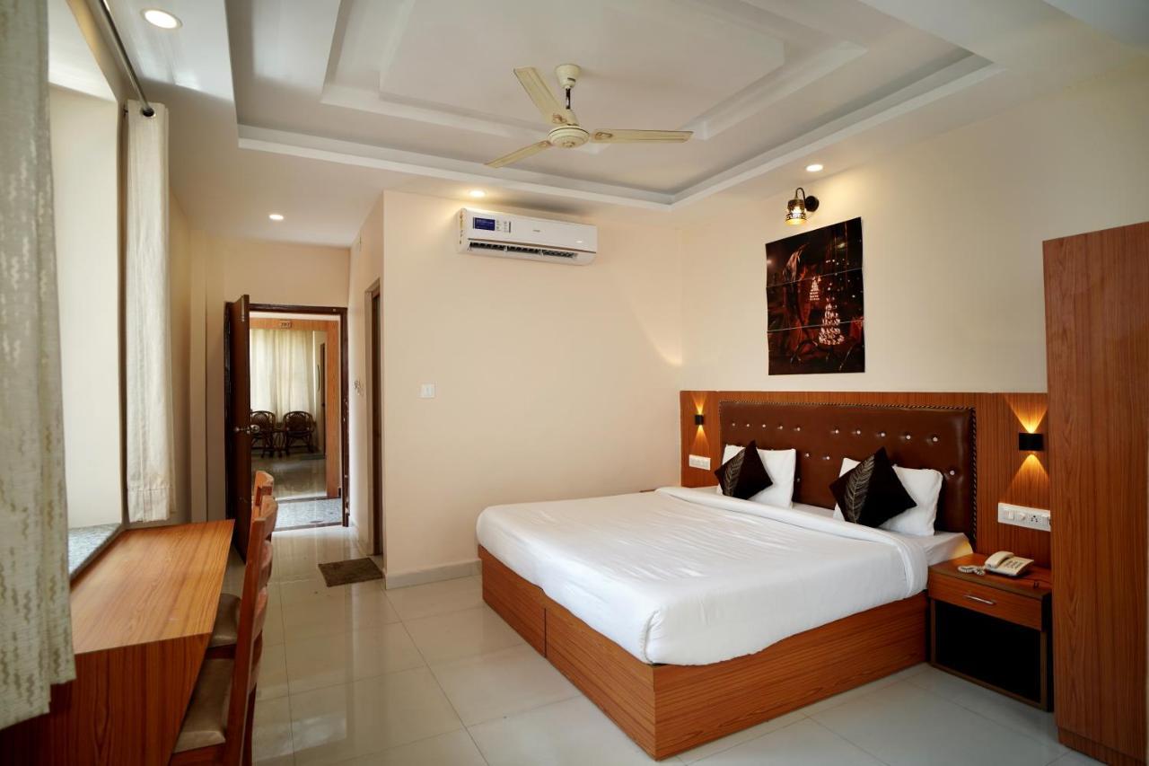 Karwaan Hostel Rishīkesh Exteriör bild