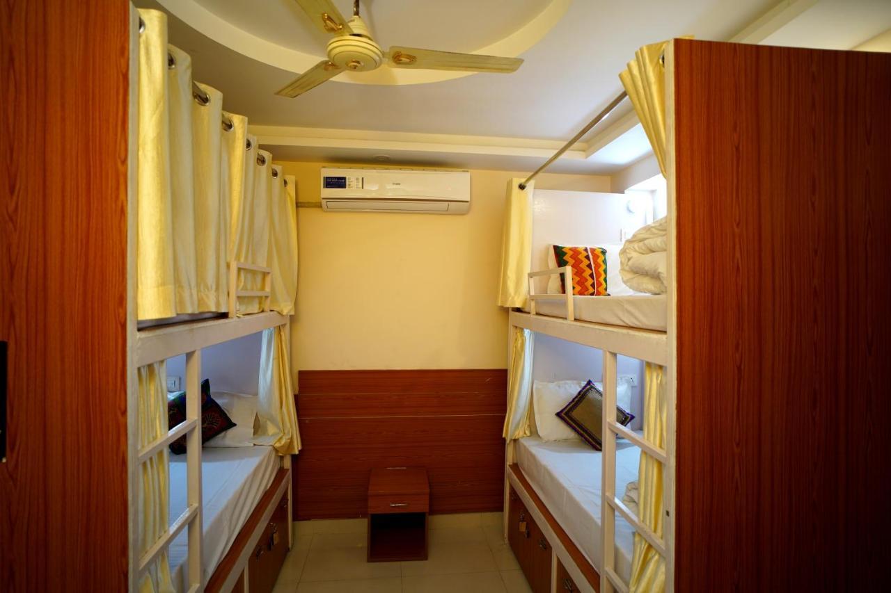 Karwaan Hostel Rishīkesh Exteriör bild
