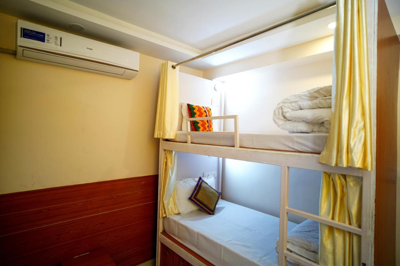 Karwaan Hostel Rishīkesh Exteriör bild