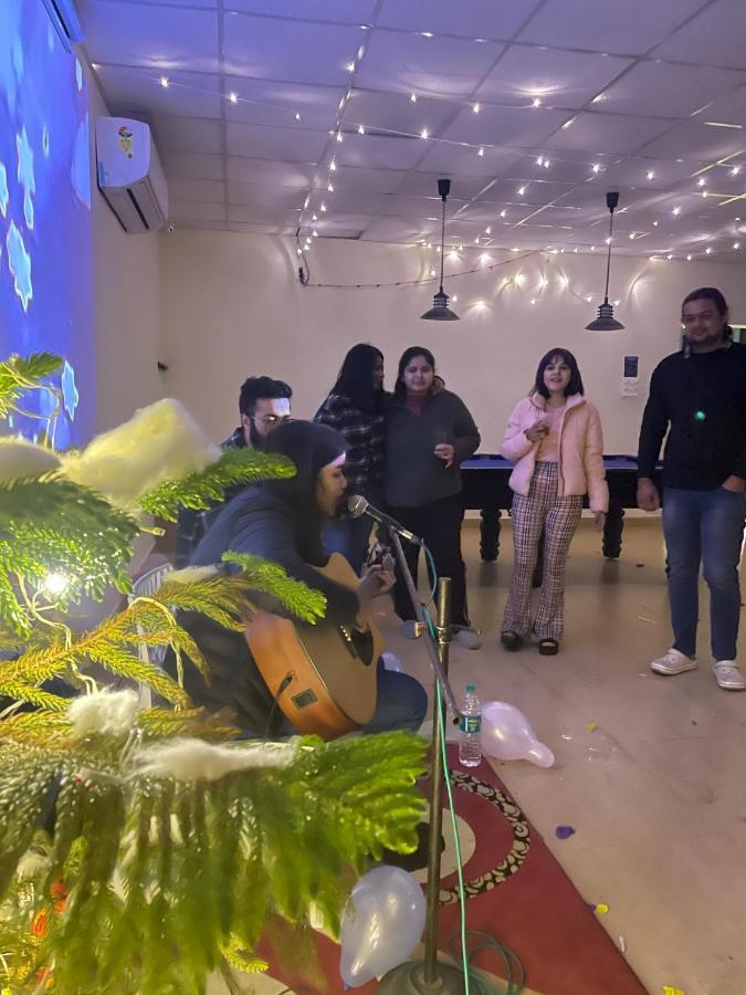 Karwaan Hostel Rishīkesh Exteriör bild