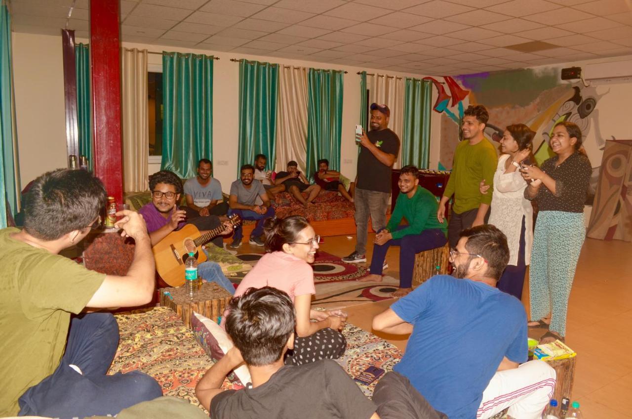 Karwaan Hostel Rishīkesh Exteriör bild