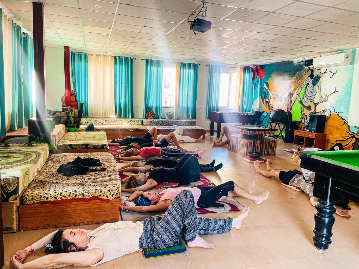 Karwaan Hostel Rishīkesh Exteriör bild